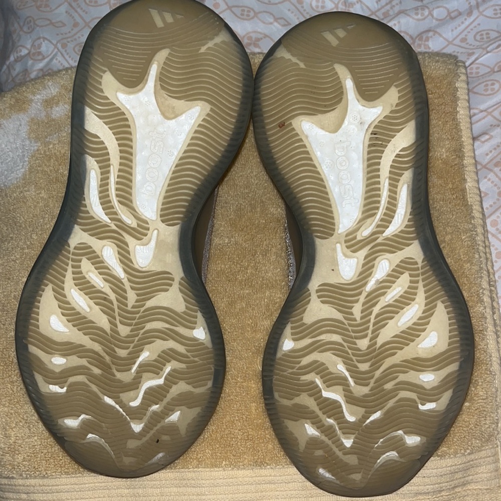 Authentic Yeezy 380 - Picture 2 of 4